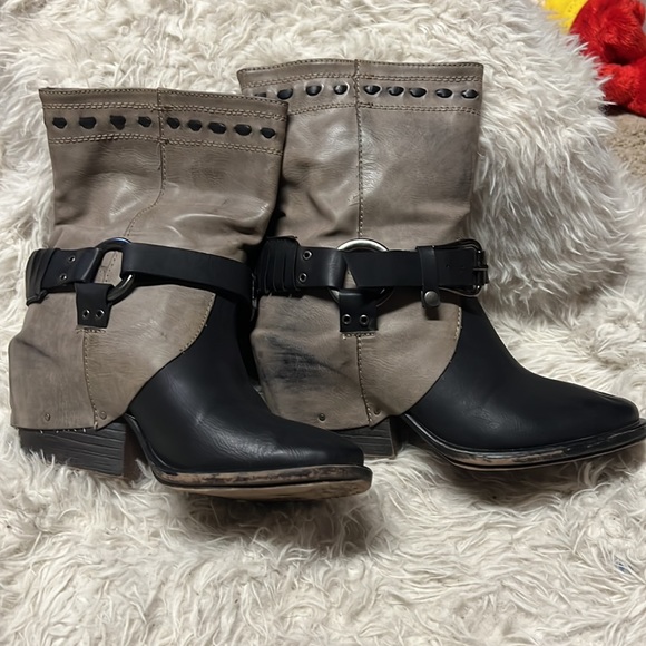 Two Lips  stylish ankle boots women's size 6 - Picture 7 of 7